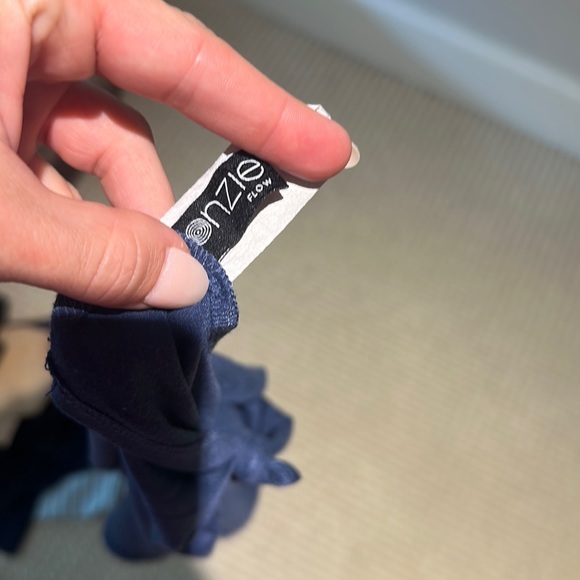 Onzie Workout Shirt - Picture 4 of 4